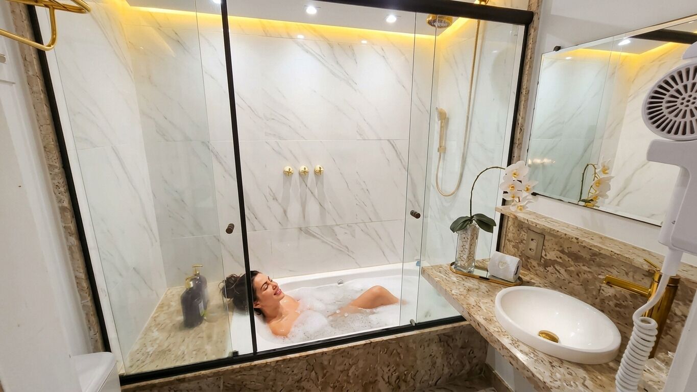 Shower, jetted tub, eco-friendly toiletries, hair dryer