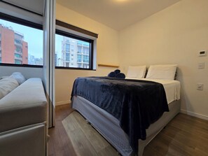 1 habitación, tabla de planchar con plancha, wifi gratis y ropa de cama 