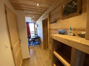 Interior - High standing, FOOT OF THE SLOPES and summer activities (Les Menuires)