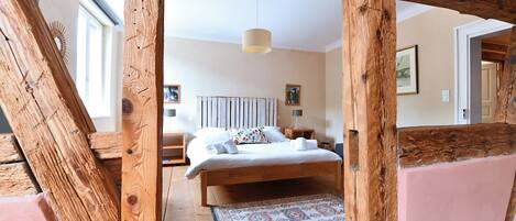 3 bedrooms, iron/ironing board, travel crib, free WiFi