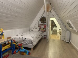 5 chambres, fer et planche à repasser, lit de bébé portatif