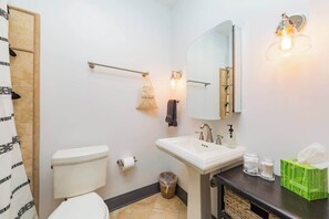 Bathtub, hair dryer, towels, shampoo