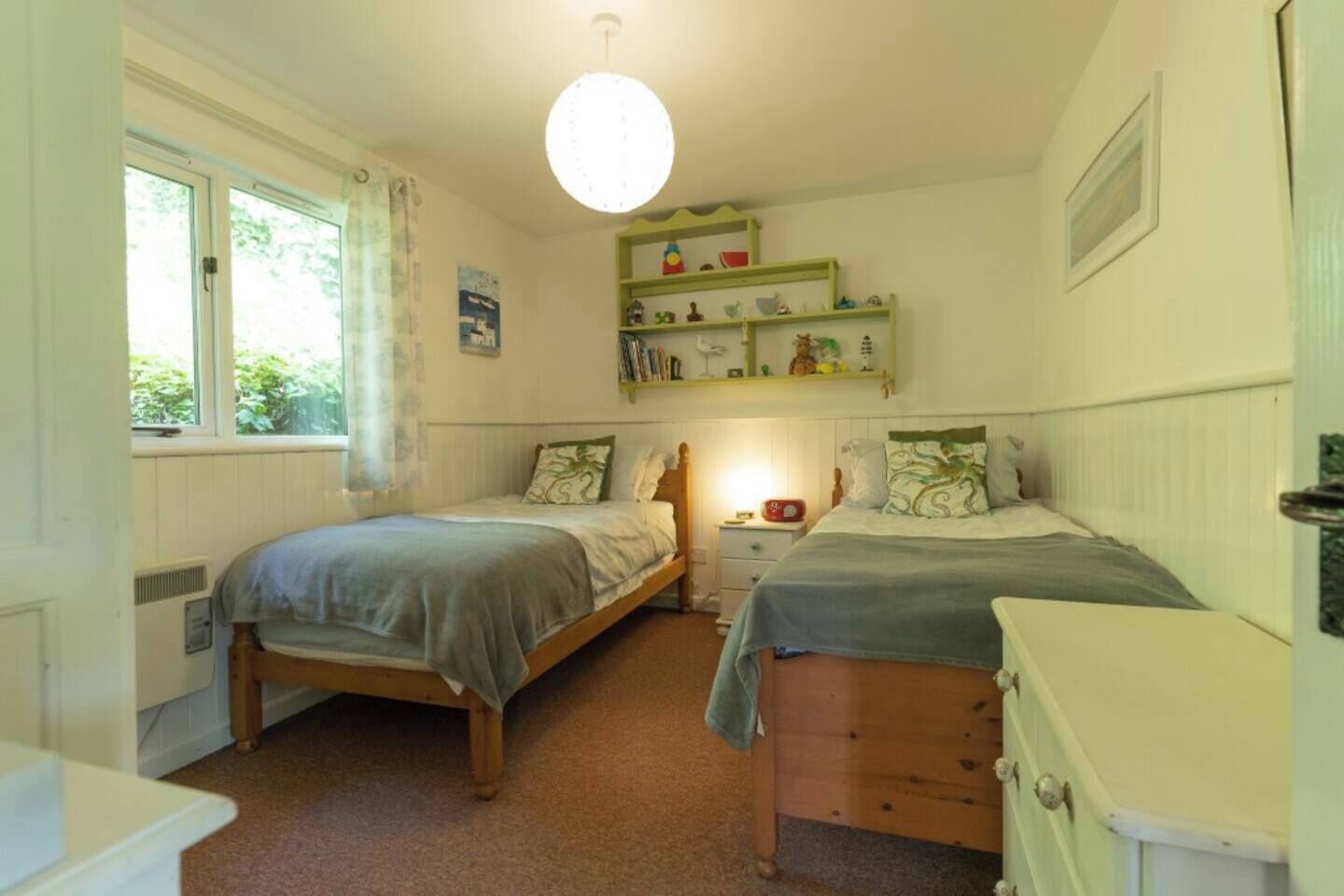 2 bedrooms, iron/ironing board, WiFi (free), bed sheets