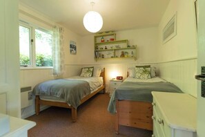 2 bedrooms, iron/ironing board, free WiFi, bed sheets - Badgers Den, Bantham South Devon (Bantham)