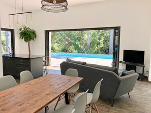 Interior - Villa private heated pool -beach:10min-town center:5min Included:cleaning+linen (Porto Vecchio)