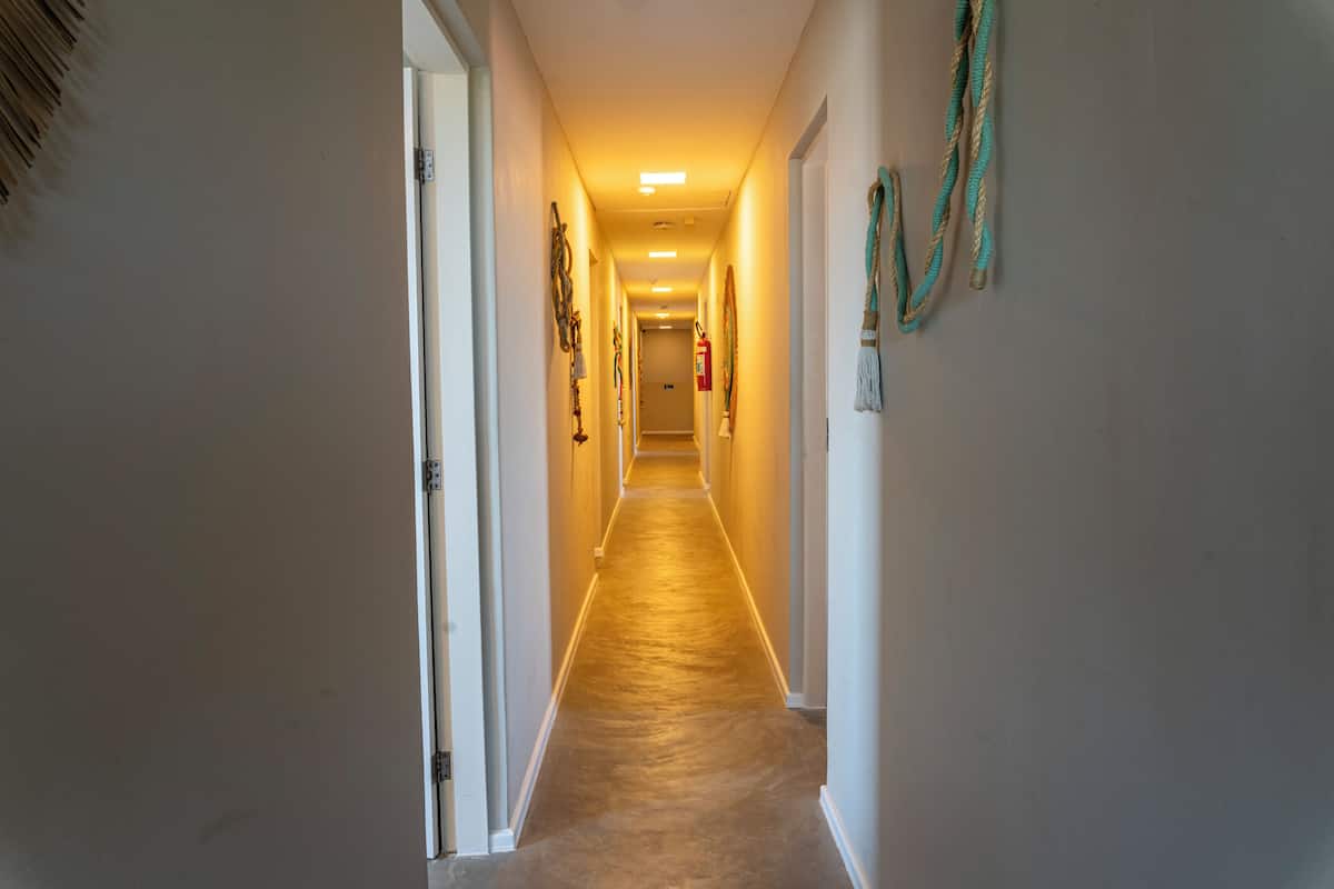 Minibar, decoración personalizada, wifi gratis y ropa de cama