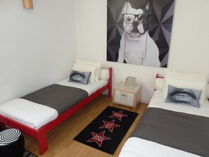 A small, modern bedroom with two single beds, a nightstand, and a wall-mounted artwork. - House 8 persons 4 rooms (Coti-Chiavari)