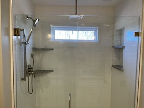 Dusche, Handtücher, Seife, Shampoo