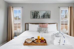 3 bedrooms, iron/ironing board, internet