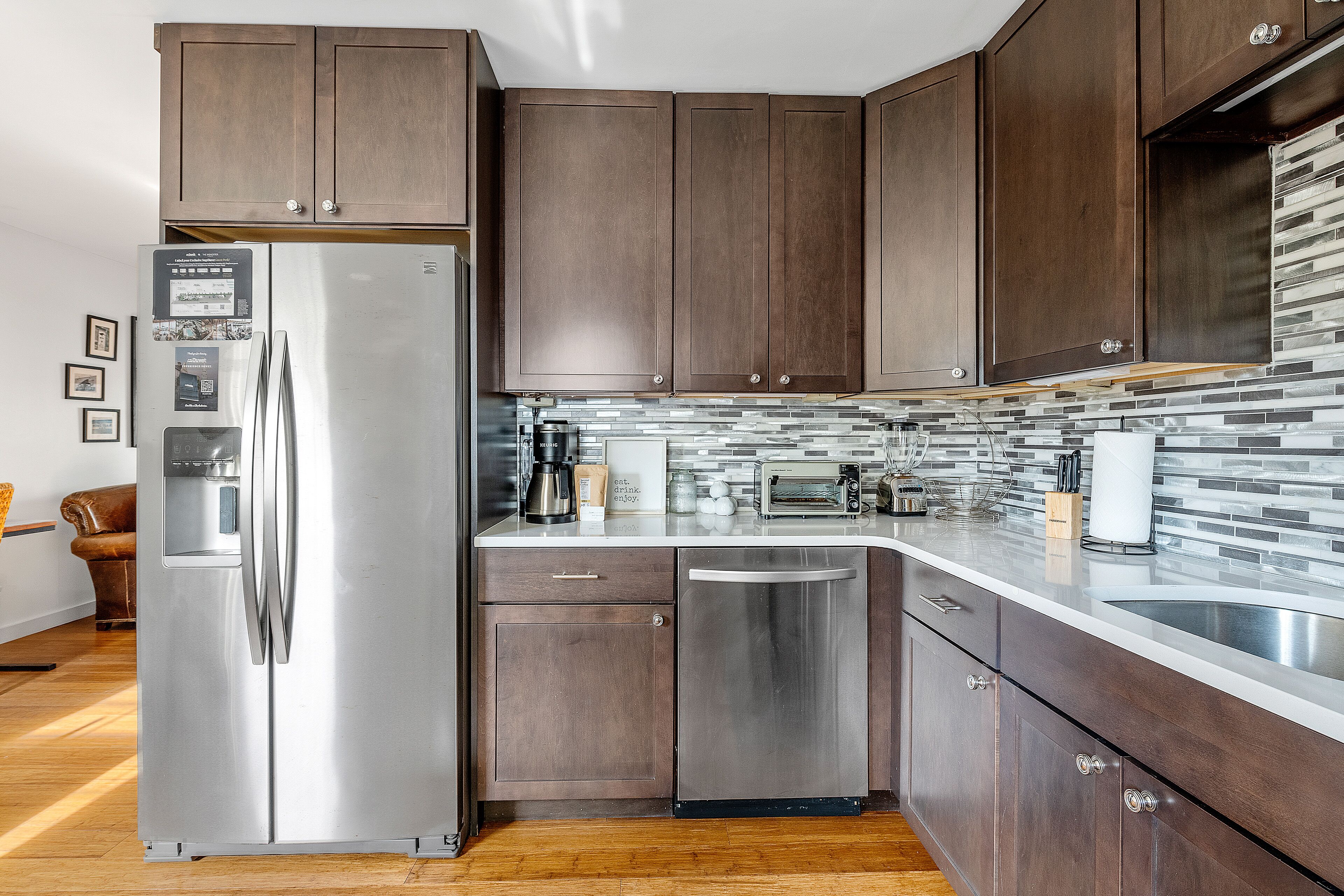 Frigorifero, microonde, forno, piano cottura