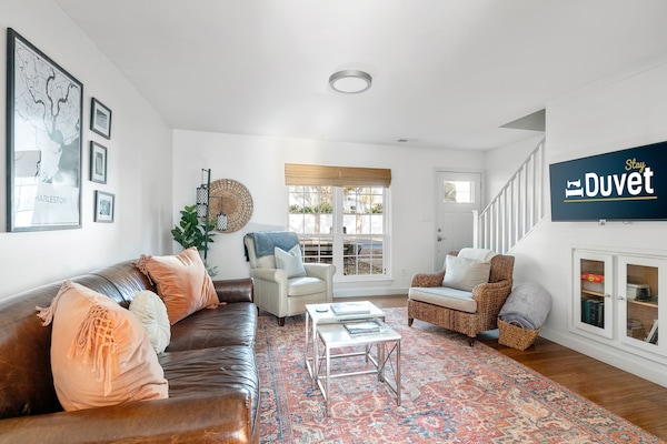 Old Village Getaway | 5 Minute Drive To The Beach