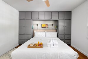 2 bedrooms, iron/ironing board, WiFi - Old Village Getaway | 5 Minute Drive To The Beach (Mount Pleasant)