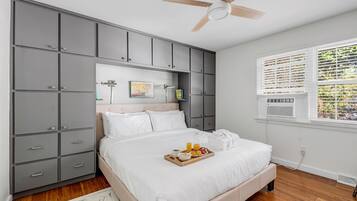 2 bedrooms, iron/ironing board, WiFi