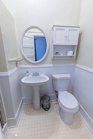 Kostenlose Toilettenartikel, Haartrockner, HandtĂŒcher