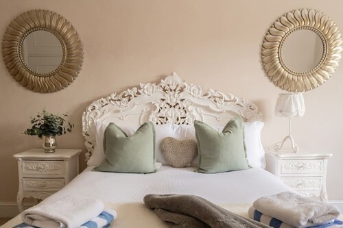 Downwood Vineyard Manor in Idyllic Countryside