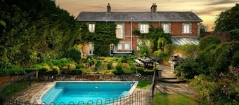 Downwood Vineyard Manor in Idyllic Countryside