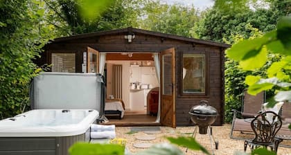 Romantic Hideaway with a Private Hot Tub