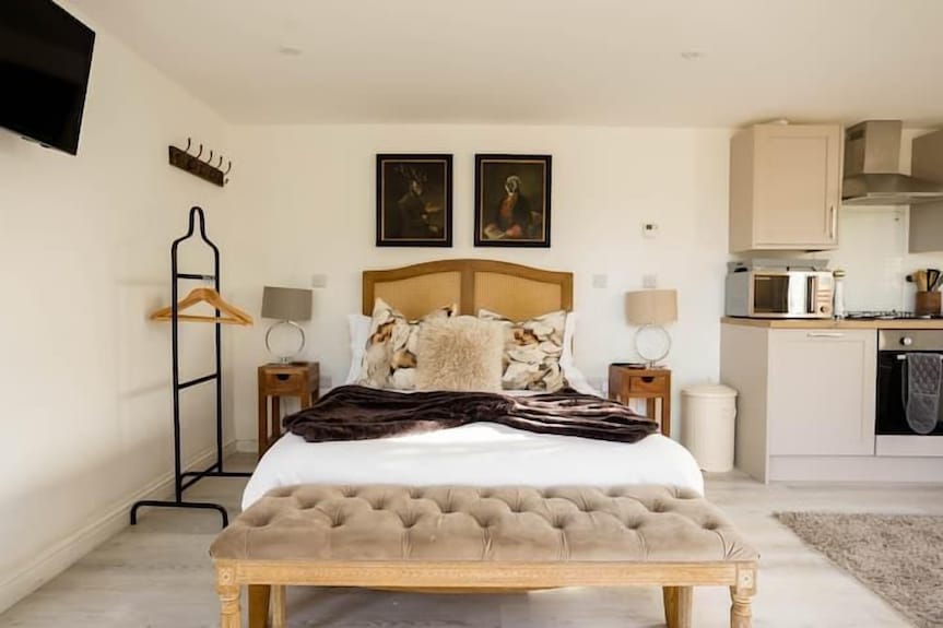 Secluded Woodland Cottage With Private Hot Tub - Blandford Forum