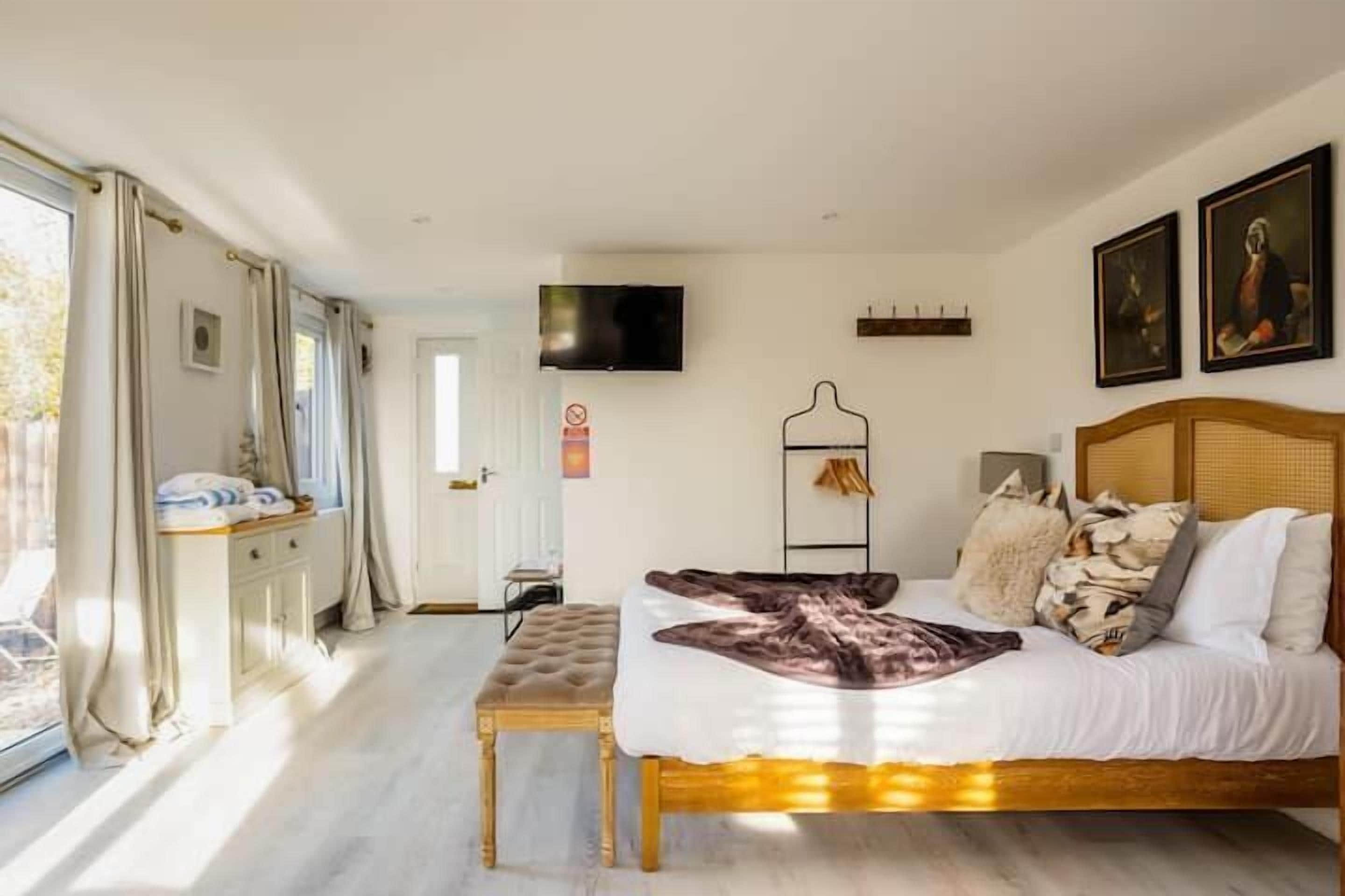 1 bedroom, iron/ironing board, free WiFi