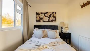 1 bedroom, iron/ironing board, free WiFi