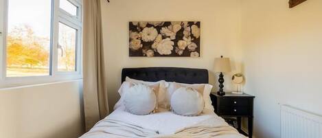 1 bedroom, iron/ironing board, free WiFi
