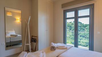 4 habitaciones, tabla de planchar con plancha y cuna de viaje