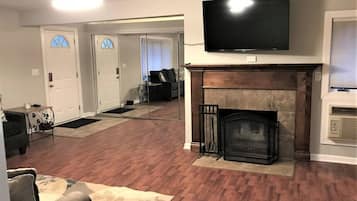 Smart TV y chimenea
