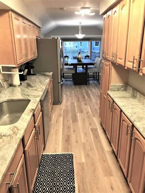 Fridge, microwave, oven, stovetop - 2BR Lake House 40ftDockAccess (Waterford Township)