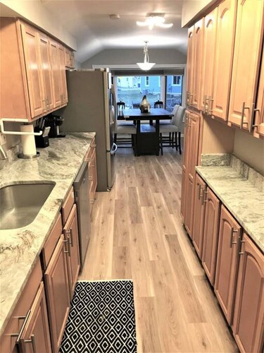 2BR Lake House 40ftDockAccess