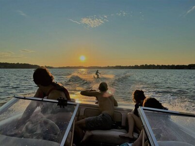 2BR Lake House 40ftDockAccess