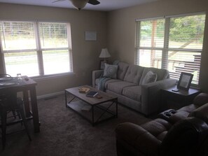 Smart TV, printers - a cozy, quiet, rural hideaway close to everything2 (Sherwood)