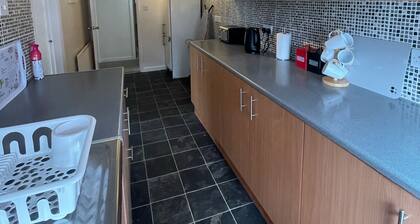 Super deluxe 3 bedrooms apartment in this popular area of Stanley