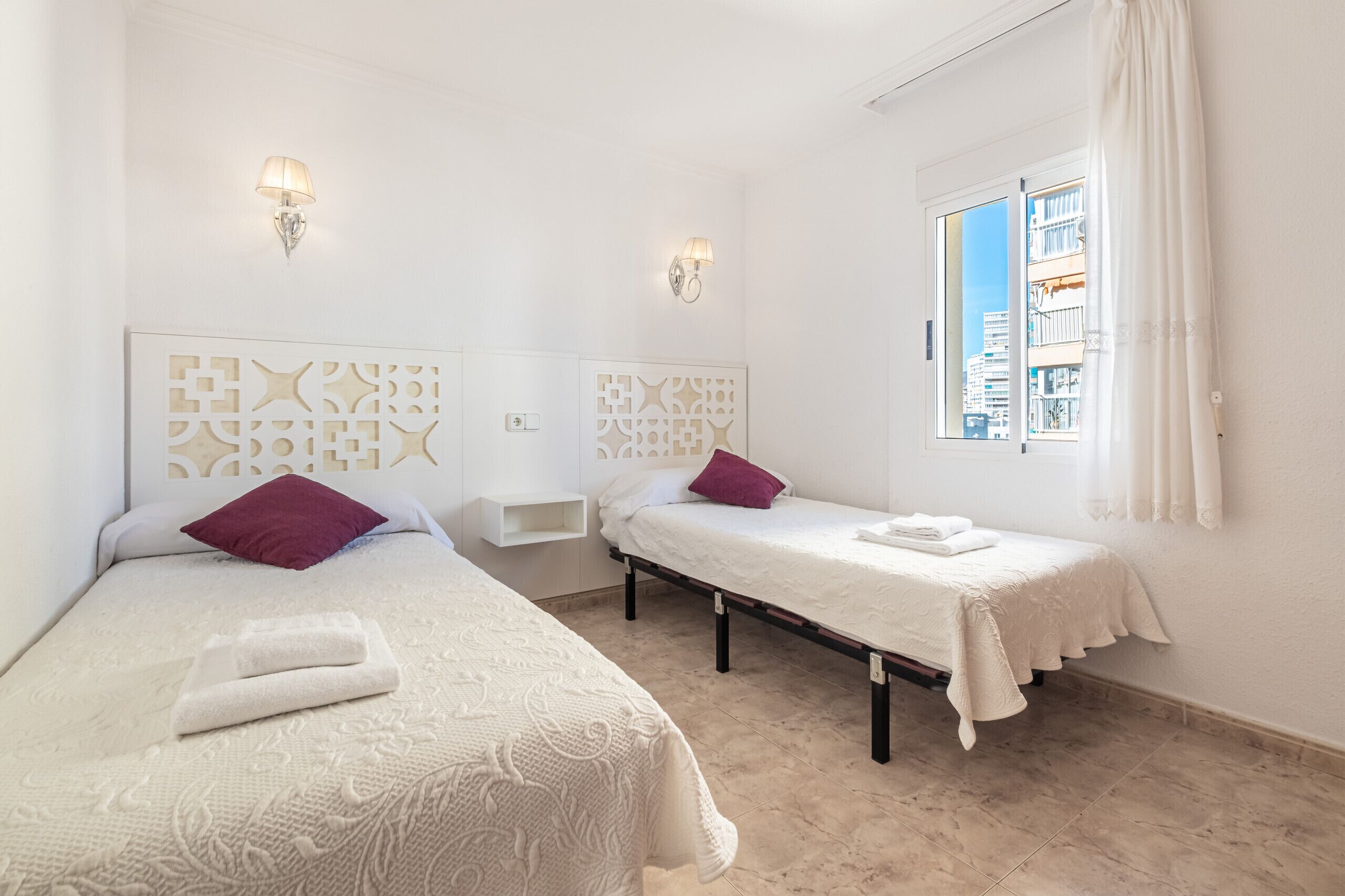 2 chambres, fer et planche à repasser, draps fournis