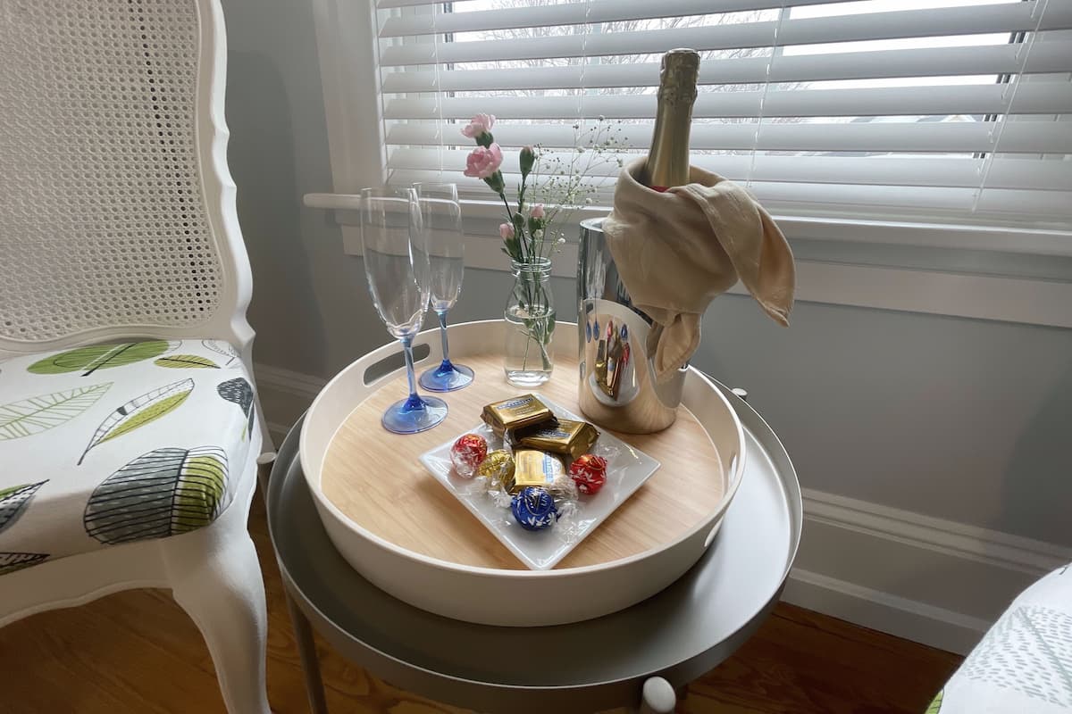 Decoración personalizada, muebles diferentes y wifi gratis