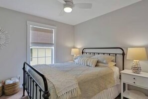 3 bedrooms, iron/ironing board, WiFi, bed sheets - Sunset Sound Cottage -Waterfront with sweeping sound views -2 min walk to beach (North Topsail Beach)