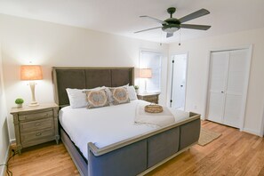 3 soverom, strykejern/-brett, reiseseng for barn og wi-fi (inkludert)