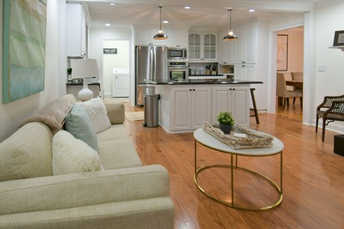 Luxurious 3 BR/2 BA w/ Patio Deck, Wet Bar, Ping-Pong, Arcade, & King Bed