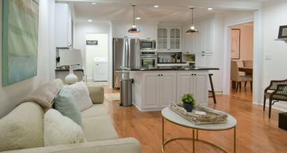 Luxurious 3 BR/2 BA w/ Patio Deck, Wet Bar, Ping-Pong, Arcade, & King Bed