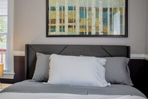 2 bedrooms, WiFi - The Casa #2 - Close 2 UNCSA/DT/I40/Hospitals/Shopping (Winston-Salem)