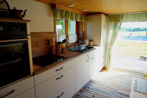 Réfrigérateur, four, plaque de cuisson, cafetière/bouilloire