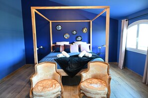 Habitación doble Deluxe (Jean Paul) | Ropa de cama de alta calidad y decoración personalizada 