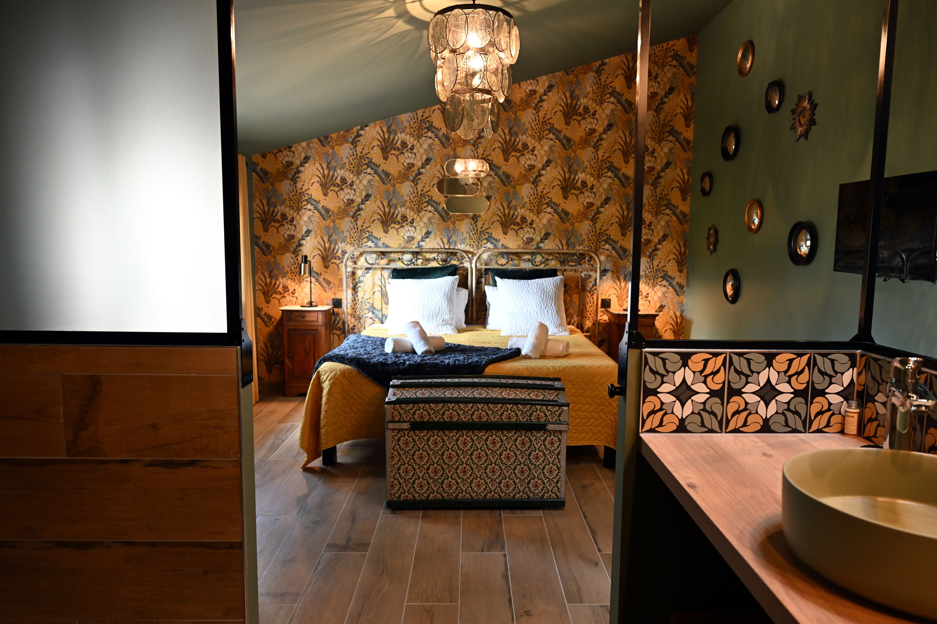 Deluxe Double Room (Paul) | Premium bedding, individually decorated, individually furnished