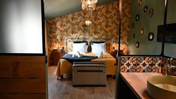 Deluxe Double Room (Paul) | Premium bedding, individually decorated, individually furnished