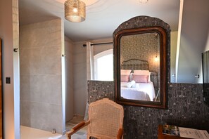 Deluxe Double Room (Alexandre) | Bathroom | Eco-friendly toiletries, hair dryer, soap, toilet paper - SOUS LES PINS (La Londe-les-Maures)