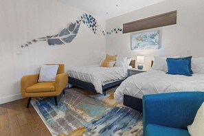 3 slaapkamers, een strijkplank/strijkijzer, reisbedje, wifi