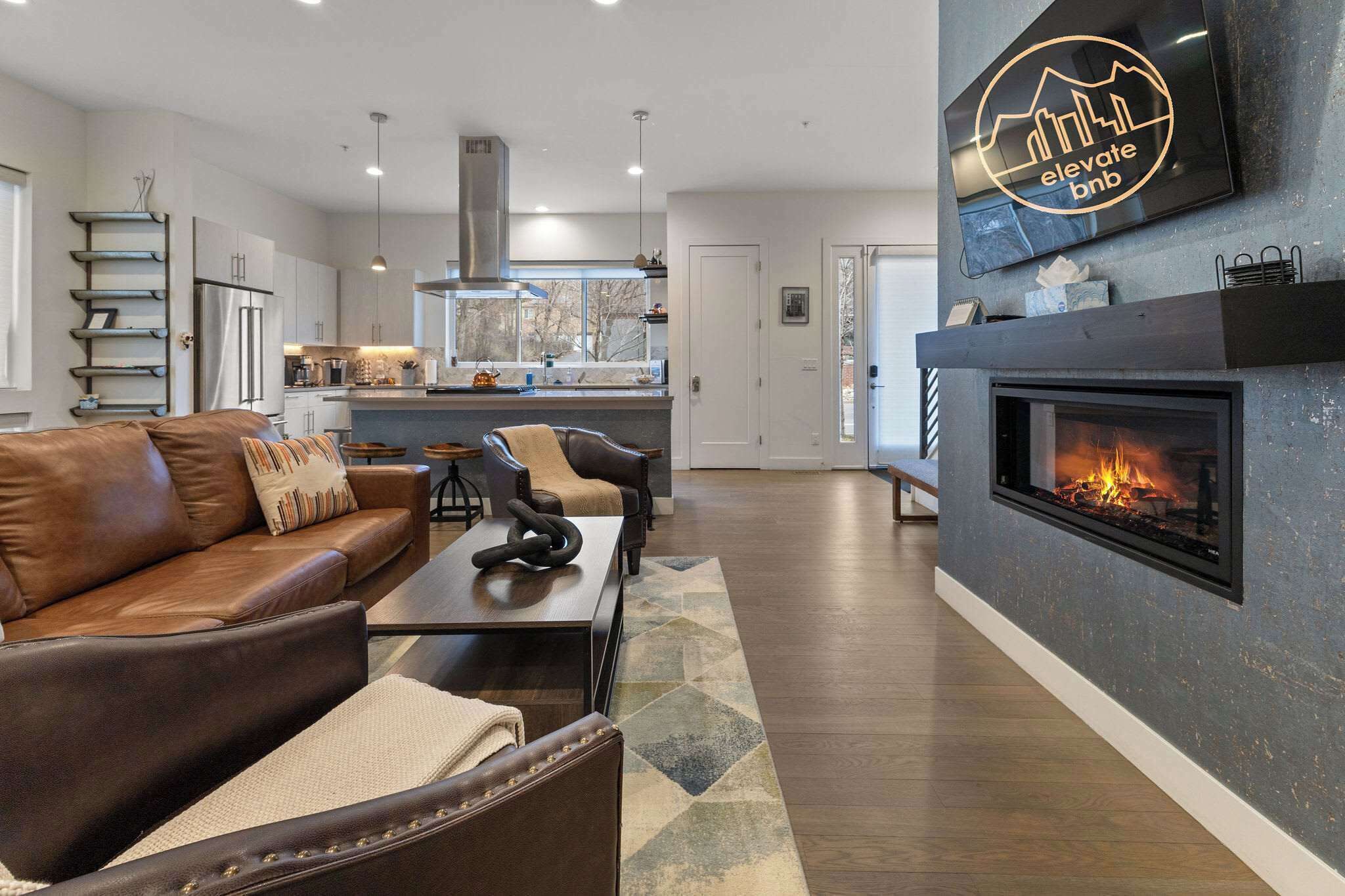 Télévision, cheminée