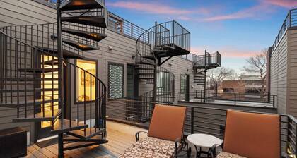 Rooftop Hot tub! Family Friendly! Mountain Views!