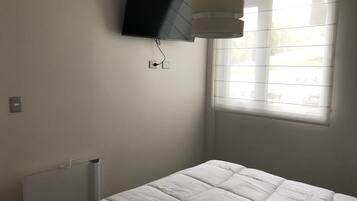 1 habitación, tabla de planchar con plancha, wifi gratis y ropa de cama