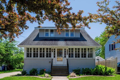 Charming Downtown Family Home with 3 Season Porch