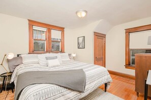 3 dormitorios, escritorio, tabla de planchar con plancha y wifi